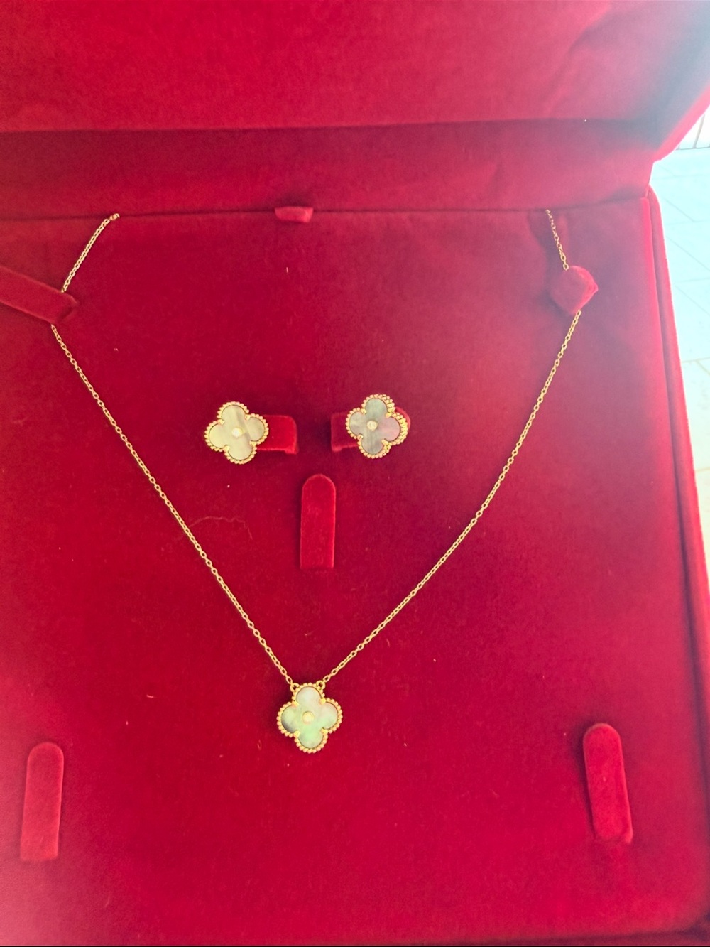 18K Gold Clover Pendant Necklace with White Mother-of-Pearl Accents